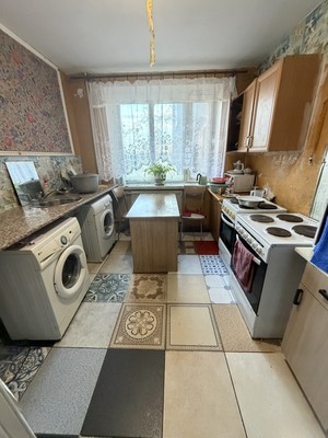 Сдам комнату в 6-комн. квартире, Заводской пр-кт, 36, Колпино г