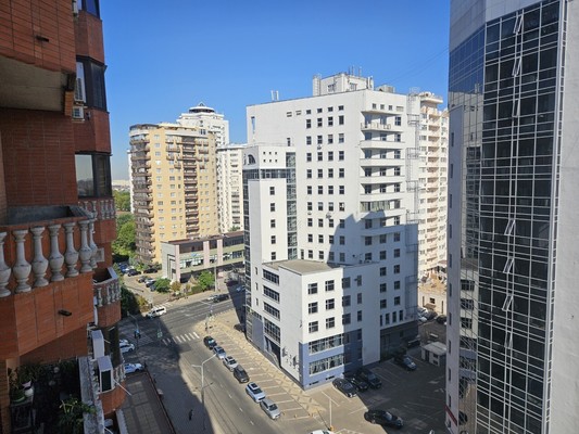 Продам трехкомнатную (3-комн.) квартиру, Комсомольская ул, 8, Краснодар г