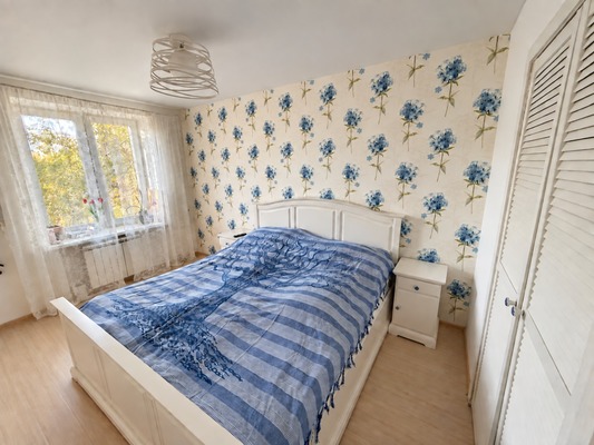 Продам двухкомнатную (2-комн.) квартиру, Черняховского ул, 15к4, Москва г