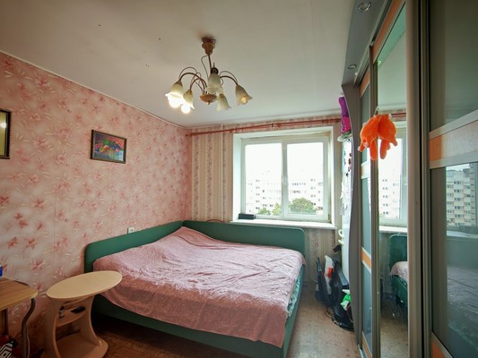 Продам комнату в 8-комн. квартире, Беринга ул, 32Ак3, Санкт-Петербург г