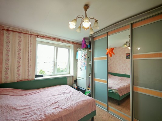 Продам комнату в 8-комн. квартире, Беринга ул, 32Ак3, Санкт-Петербург г