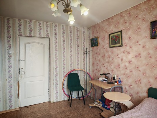 Продам комнату в 8-комн. квартире, Беринга ул, 32Ак3, Санкт-Петербург г
