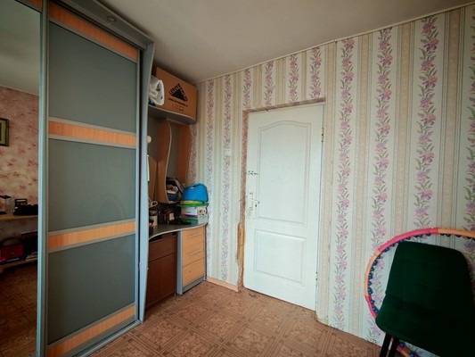 Продам комнату в 8-комн. квартире, Беринга ул, 32Ак3, Санкт-Петербург г