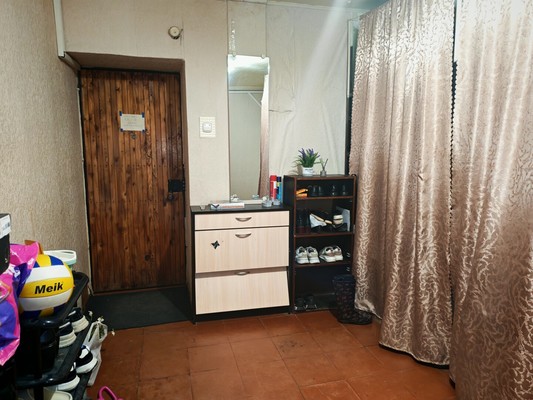 Продам комнату в 8-комн. квартире, Беринга ул, 32Ак3, Санкт-Петербург г