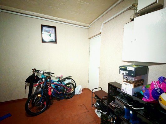 Продам комнату в 8-комн. квартире, Беринга ул, 32Ак3, Санкт-Петербург г