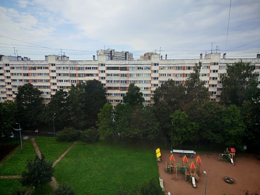 Продам комнату в 8-комн. квартире, Беринга ул, 32Ак3, Санкт-Петербург г