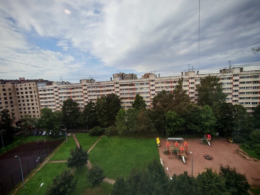 Продам комнату в 8-комн. квартире, Беринга ул, 32Ак3, Санкт-Петербург г
