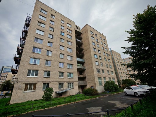 Продам комнату в 8-комн. квартире, Беринга ул, 32Ак3, Санкт-Петербург г
