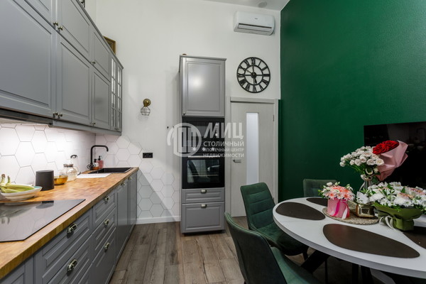 Продам трехкомнатную (3-комн.) квартиру, Ясеневая ул, 12к1, Москва г