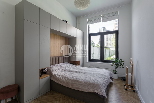 Продам трехкомнатную (3-комн.) квартиру, Ясеневая ул, 12к1, Москва г
