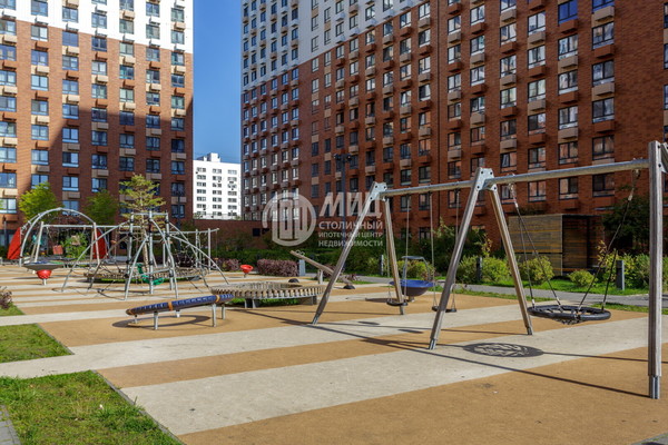 Продам трехкомнатную (3-комн.) квартиру, Ясеневая ул, 12к1, Москва г