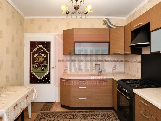 Продам трехкомнатную (3-комн.) квартиру, Интернациональная ул, 52, Калининград г