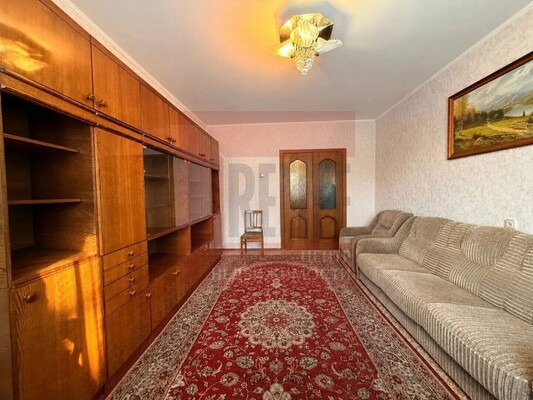 Продам трехкомнатную (3-комн.) квартиру, Интернациональная ул, 52, Калининград г