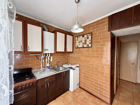 Продам трехкомнатную (3-комн.) квартиру, Гайдара ул, 18, Симферополь г