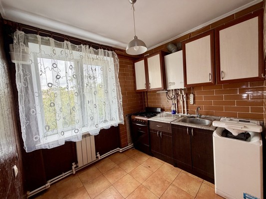 Продам трехкомнатную (3-комн.) квартиру, Гайдара ул, 18, Симферополь г
