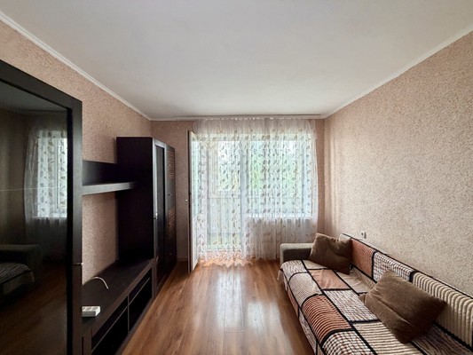 Продам трехкомнатную (3-комн.) квартиру, Гайдара ул, 18, Симферополь г
