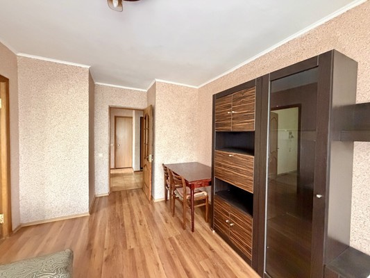 Продам трехкомнатную (3-комн.) квартиру, Гайдара ул, 18, Симферополь г