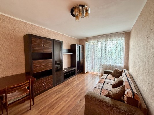 Продам трехкомнатную (3-комн.) квартиру, Гайдара ул, 18, Симферополь г