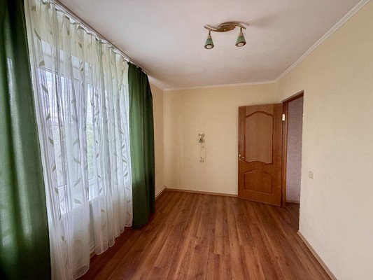 Продам трехкомнатную (3-комн.) квартиру, Гайдара ул, 18, Симферополь г