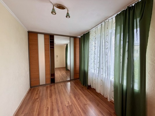 Продам трехкомнатную (3-комн.) квартиру, Гайдара ул, 18, Симферополь г