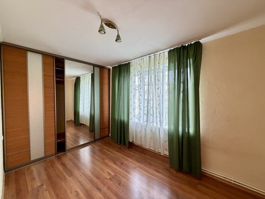 Продам трехкомнатную (3-комн.) квартиру, Гайдара ул, 18, Симферополь г