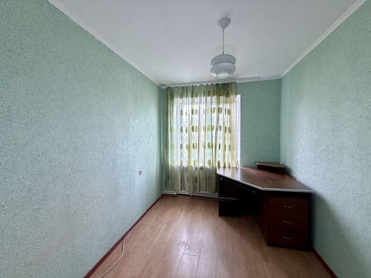 Продам трехкомнатную (3-комн.) квартиру, Гайдара ул, 18, Симферополь г