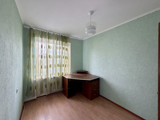 Продам трехкомнатную (3-комн.) квартиру, Гайдара ул, 18, Симферополь г