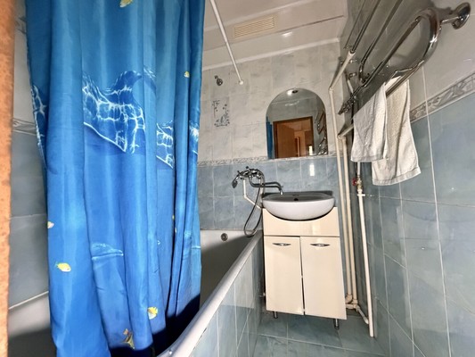 Продам трехкомнатную (3-комн.) квартиру, Гайдара ул, 18, Симферополь г