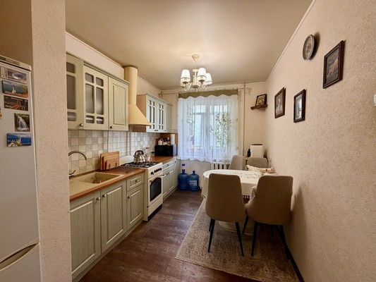 Продам трехкомнатную (3-комн.) квартиру, Марка Донского ул, 20, Симферополь г