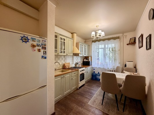 Продам трехкомнатную (3-комн.) квартиру, Марка Донского ул, 20, Симферополь г