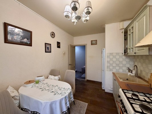 Продам трехкомнатную (3-комн.) квартиру, Марка Донского ул, 20, Симферополь г