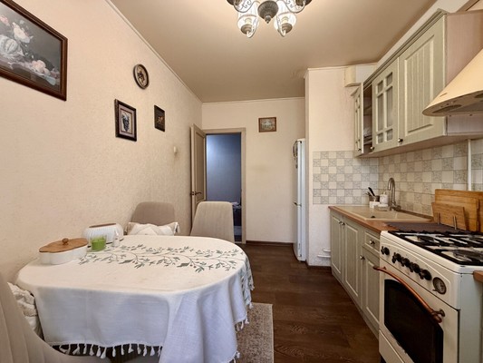 Продам трехкомнатную (3-комн.) квартиру, Марка Донского ул, 20, Симферополь г