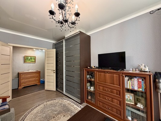 Продам трехкомнатную (3-комн.) квартиру, Марка Донского ул, 20, Симферополь г