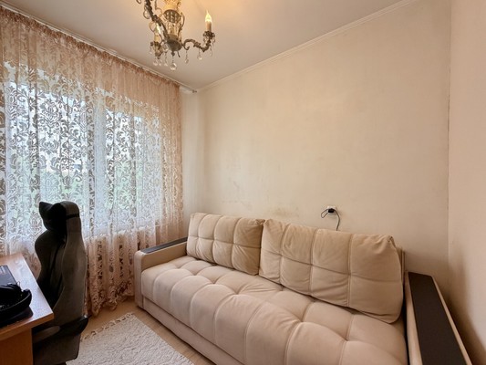 Продам трехкомнатную (3-комн.) квартиру, Марка Донского ул, 20, Симферополь г