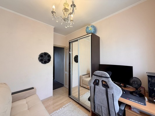 Продам трехкомнатную (3-комн.) квартиру, Марка Донского ул, 20, Симферополь г