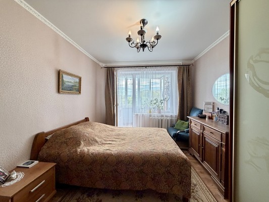 Продам трехкомнатную (3-комн.) квартиру, Марка Донского ул, 20, Симферополь г
