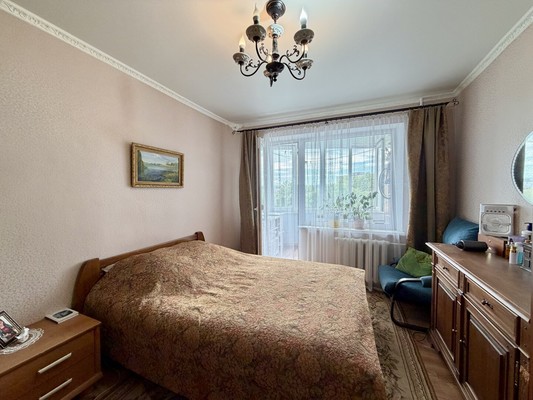 Продам трехкомнатную (3-комн.) квартиру, Марка Донского ул, 20, Симферополь г