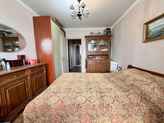 Продам трехкомнатную (3-комн.) квартиру, Марка Донского ул, 20, Симферополь г