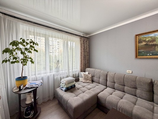 Продам трехкомнатную (3-комн.) квартиру, Марка Донского ул, 20, Симферополь г