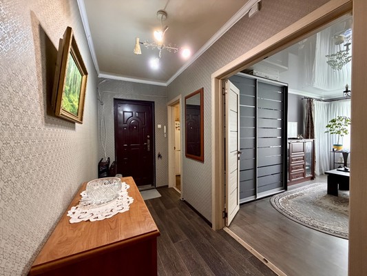 Продам трехкомнатную (3-комн.) квартиру, Марка Донского ул, 20, Симферополь г