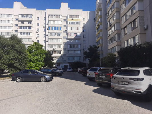 Продам трехкомнатную (3-комн.) квартиру, И.Г.Лексина ул, 54а, Симферополь г