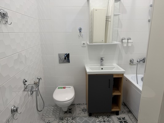 Продам двухкомнатную (2-комн.) квартиру, Строителей ул, 111, Ханты-Мансийск г