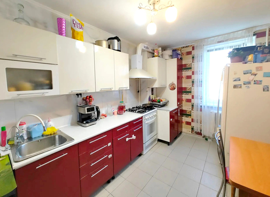 Продам трехкомнатную (3-комн.) квартиру, Аэрофлотская ул, 16, Симферополь г