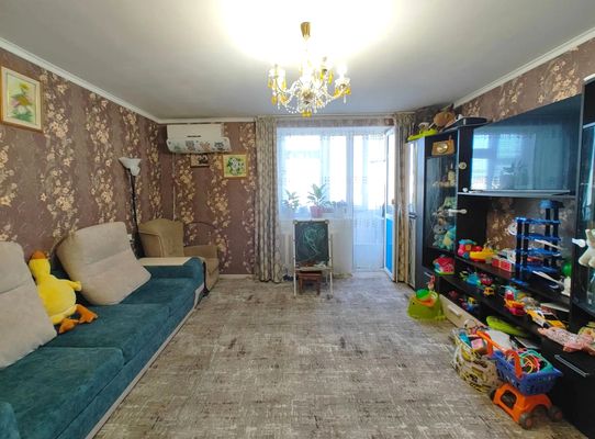 Продам трехкомнатную (3-комн.) квартиру, Аэрофлотская ул, 16, Симферополь г