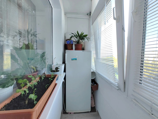 Продам трехкомнатную (3-комн.) квартиру, Аэрофлотская ул, 16, Симферополь г