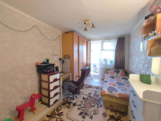 Продам трехкомнатную (3-комн.) квартиру, Аэрофлотская ул, 16, Симферополь г