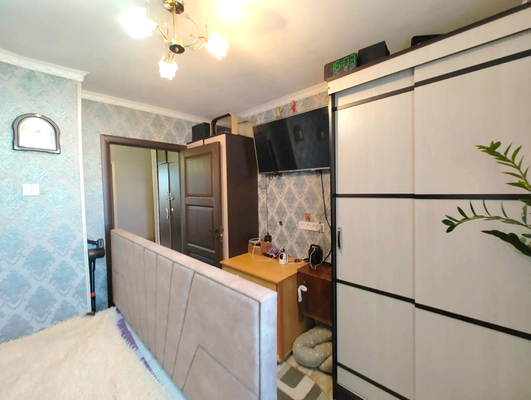 Продам трехкомнатную (3-комн.) квартиру, Аэрофлотская ул, 16, Симферополь г