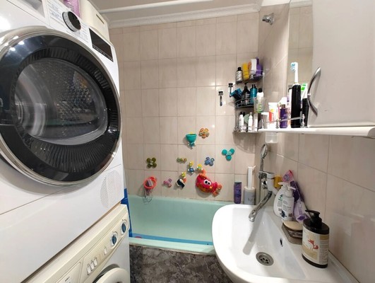 Продам трехкомнатную (3-комн.) квартиру, Аэрофлотская ул, 16, Симферополь г
