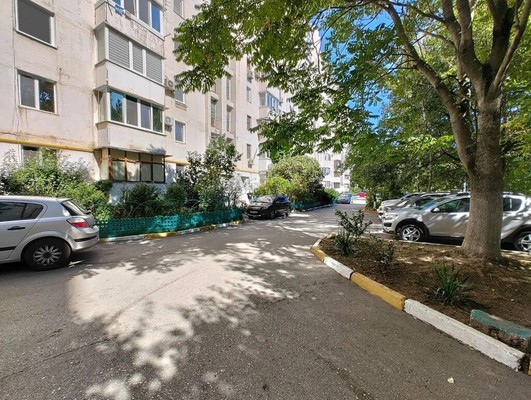 Продам трехкомнатную (3-комн.) квартиру, Аэрофлотская ул, 16, Симферополь г