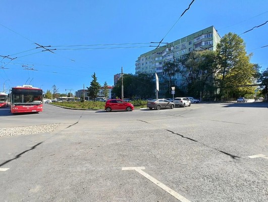 Продам трехкомнатную (3-комн.) квартиру, Аэрофлотская ул, 16, Симферополь г